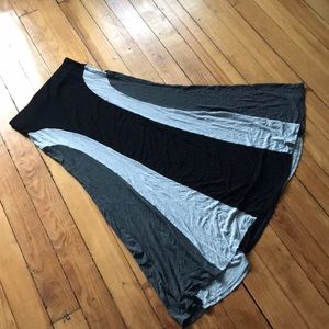 Maxi skirt in black and gray